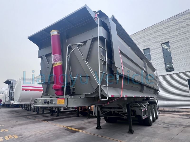 Rear Dump Trailer With 3 Axles